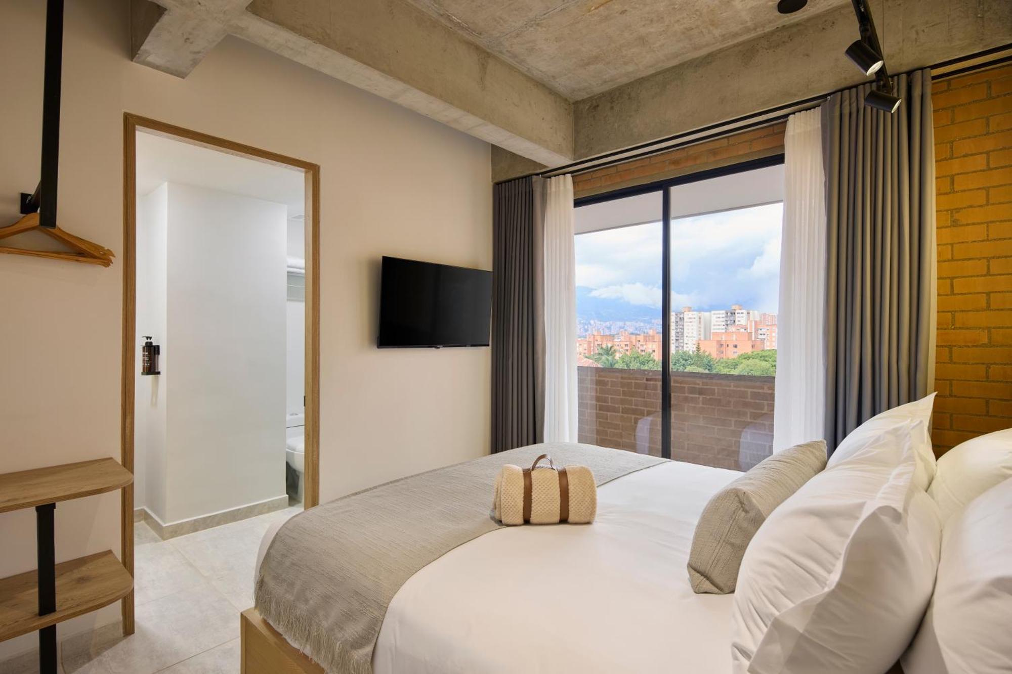 30 Living Suites Medellin Exterior photo